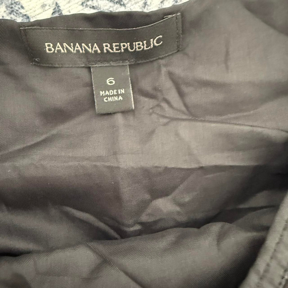 Banana Republic Black Mini Skirt - Size 6 - Picture 5 of 5